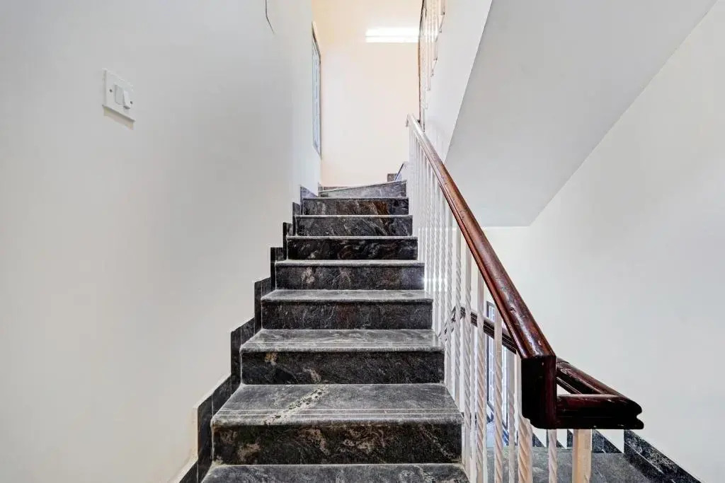 OYO Townhouse 1090 G Silver Nungambakkam