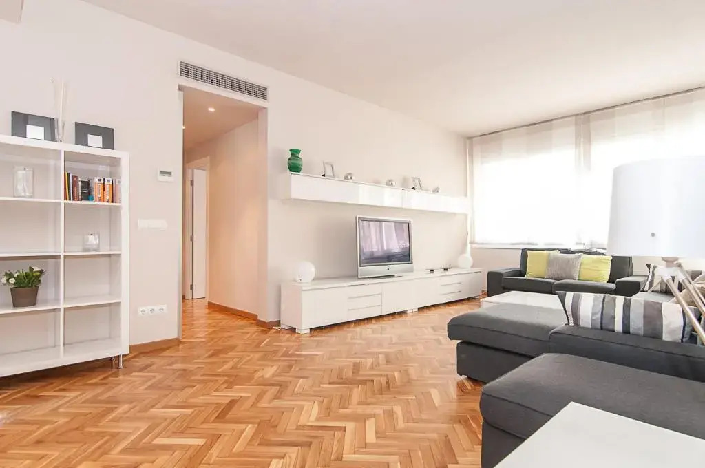 Weflating Diagonal Apartments