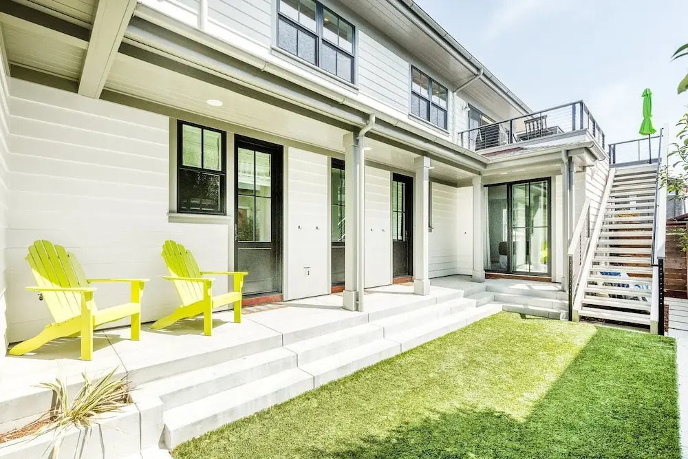 3440 Saint Deyns St House by RedAwning