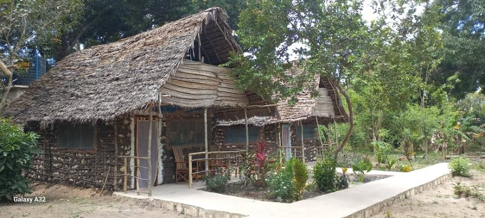 Kv Jungle Bungalows