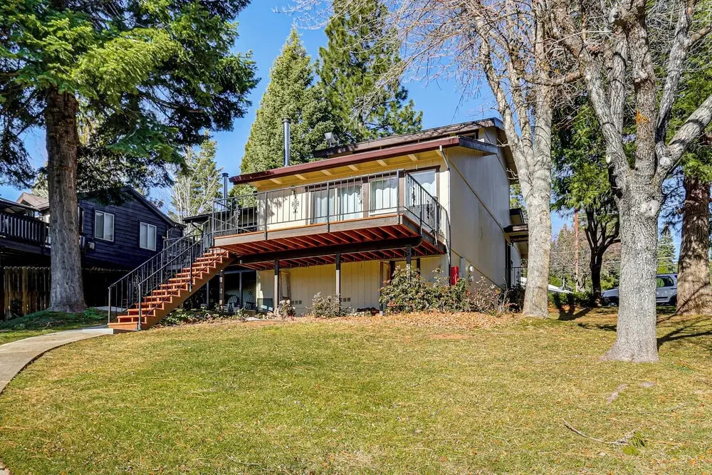 Private Boat Slip & Views: Lake Almanor Getaway!