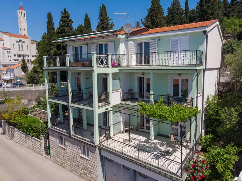 Apartments & rooms Leon