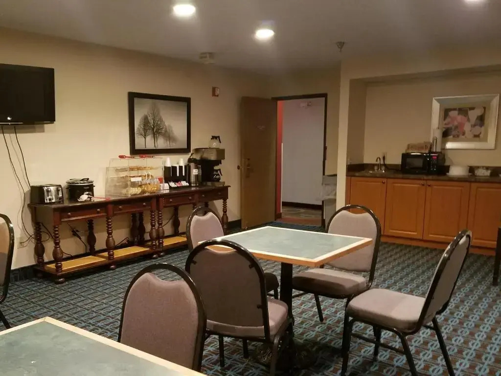 Country Hearth Inn & Suites - Kenton