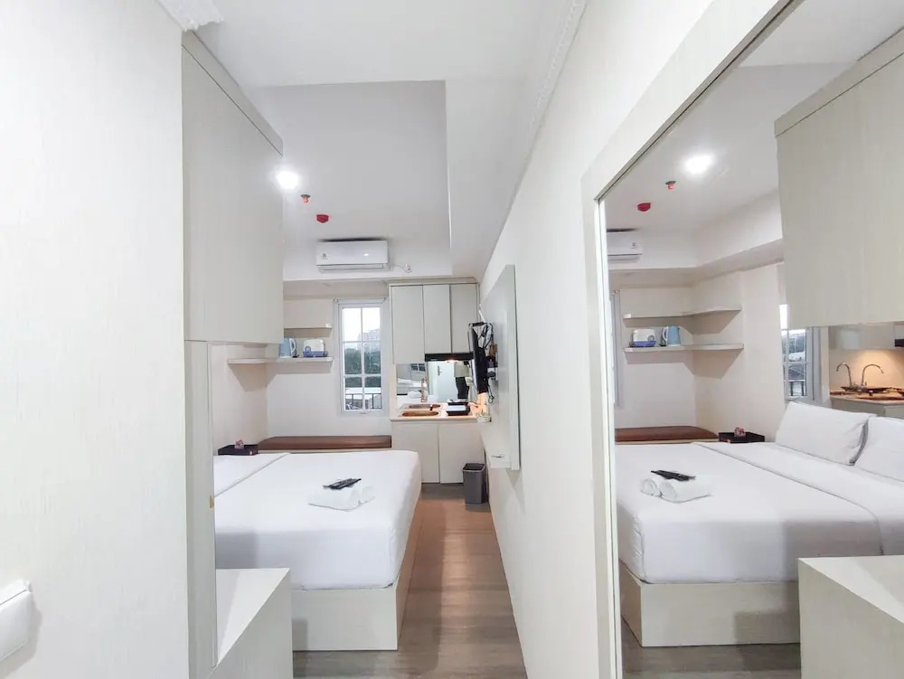 Warm And Cozy Style Studio Room At Paltrow City Apartment
