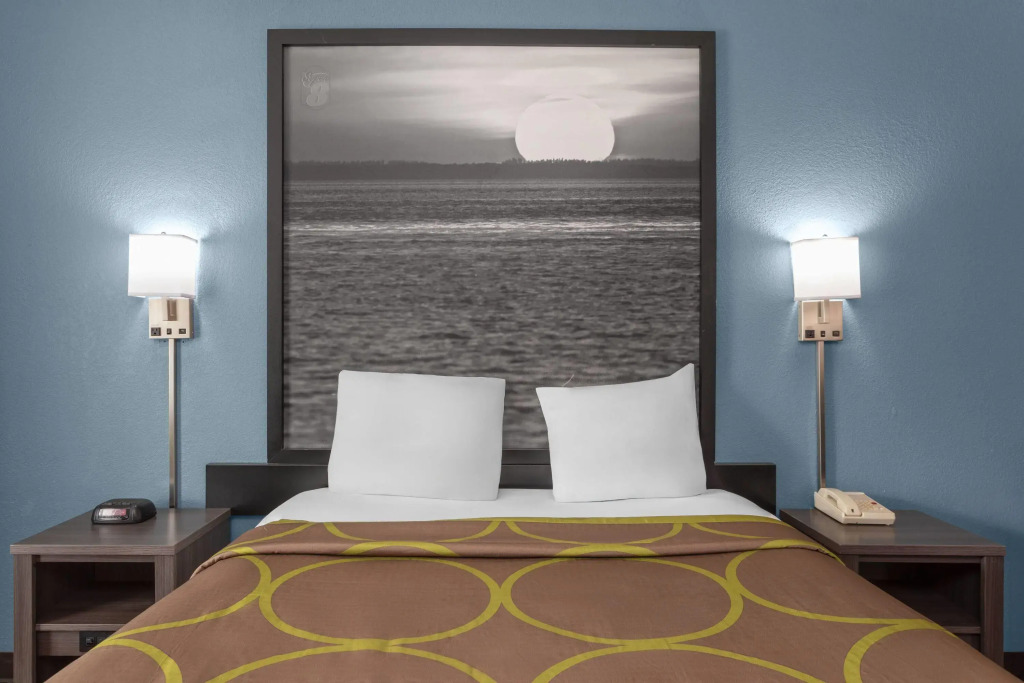 Super 8 Motel by Wyndham near Fort Lauderdale Arpt