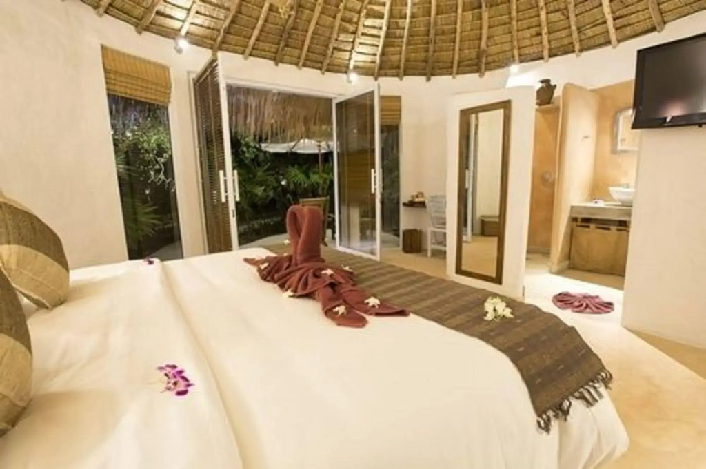 Eden Beach Bungalows