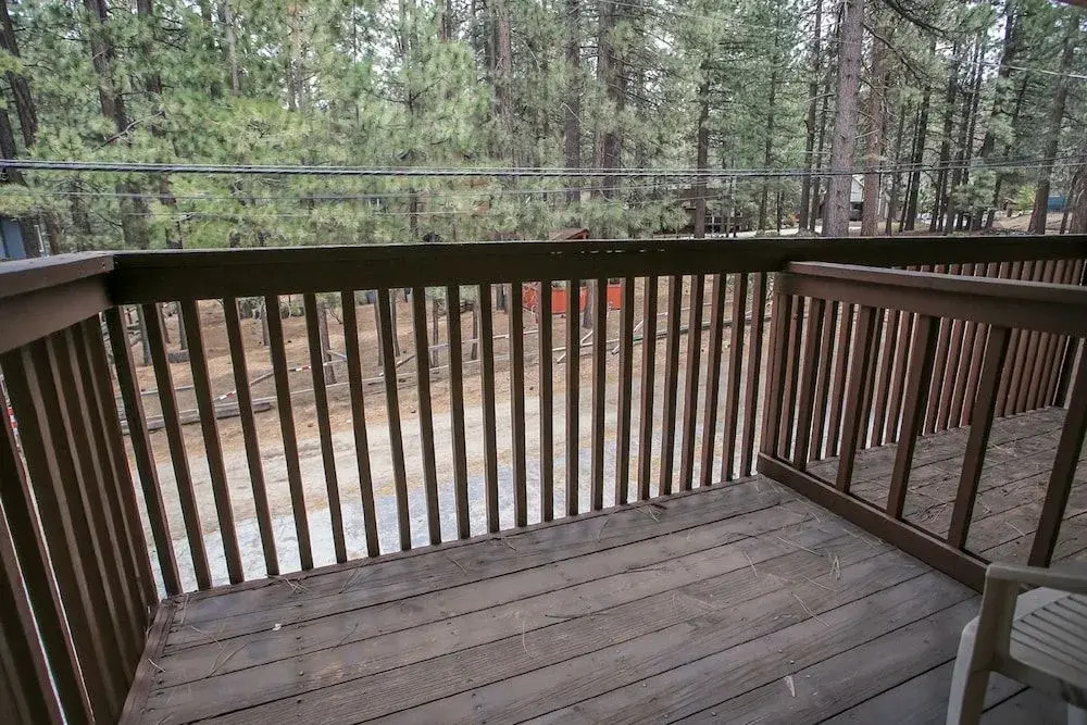 Summit X-ross Roads - Just a short drive to the Village and the lake with forest views