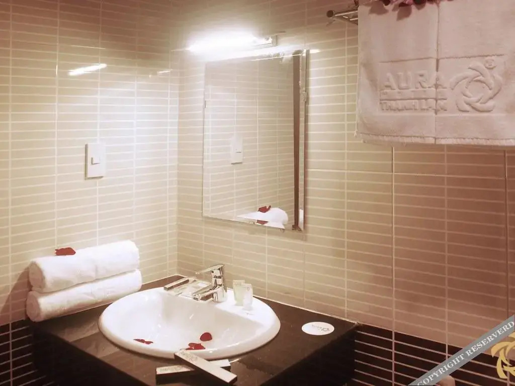 LION 8 Hotel