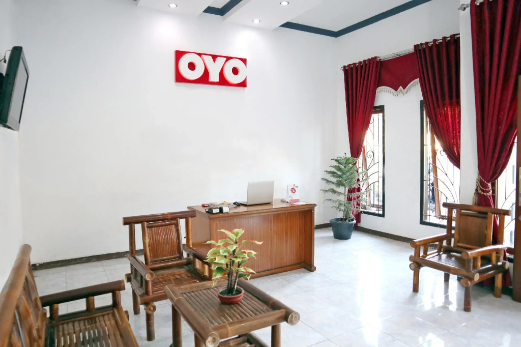 OYO 956 Penginapan Eby