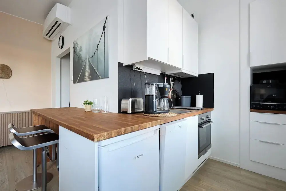 Beautiful Studio in Heart of Downtown