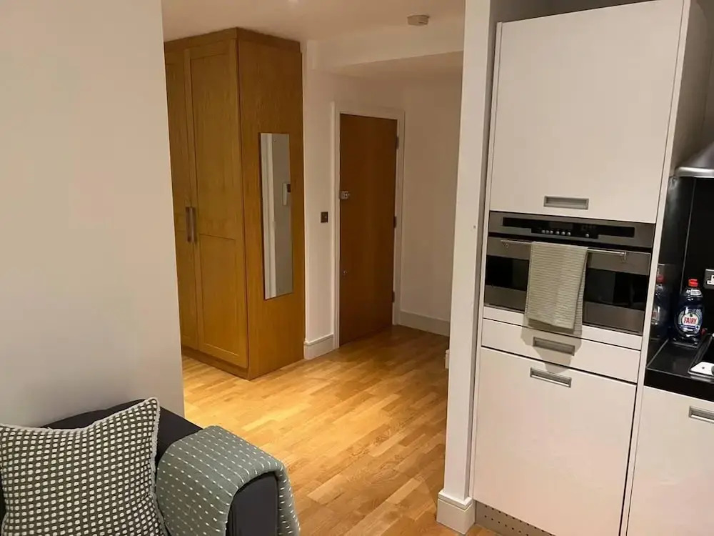 Stylish Studio Flat Near Central London