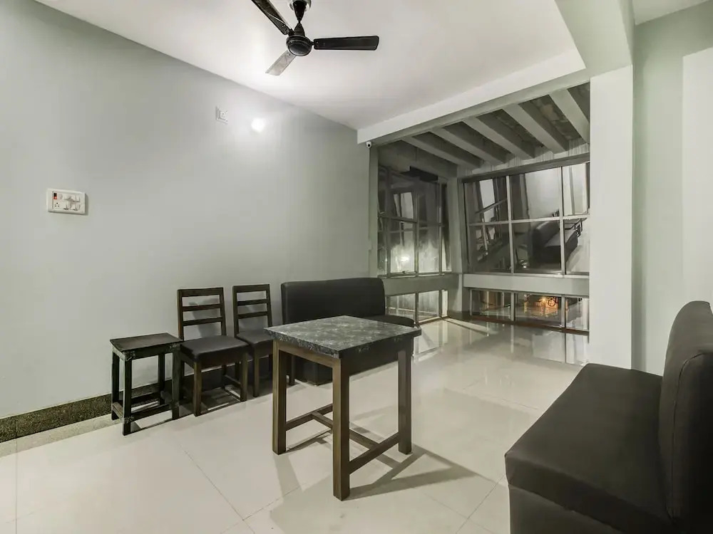 OYO 27698 Hotel Navneet Residency