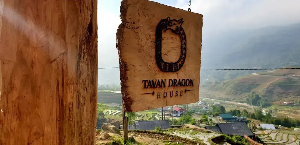 Tavan Dragon House