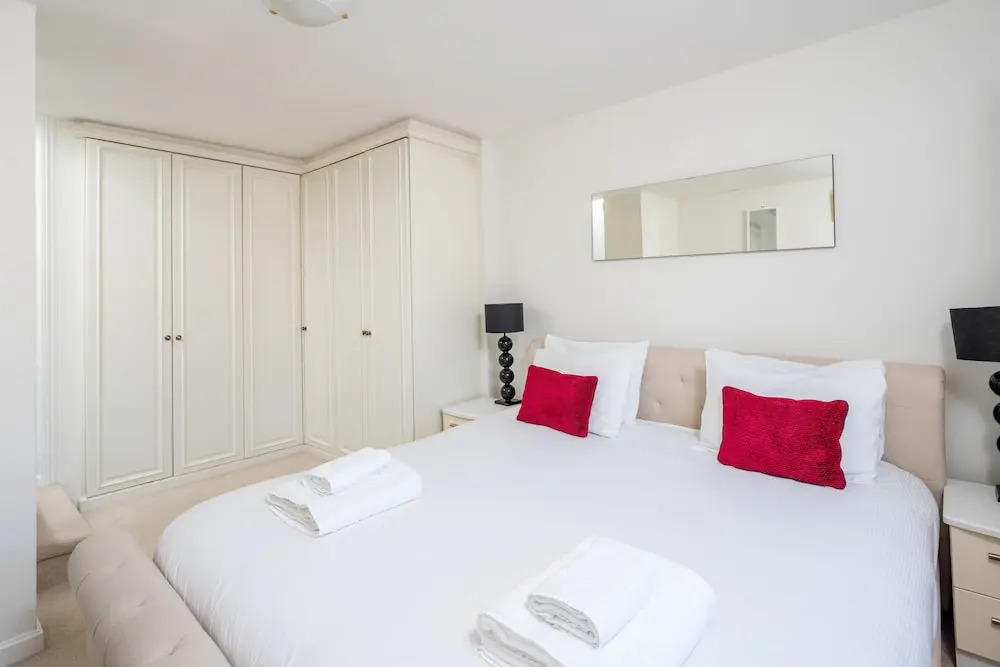JOIVY Social Distancing for 4 in Earl's Court
