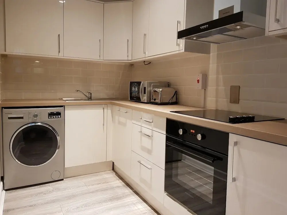2 Bedroom Apartment Near the 3 Arena