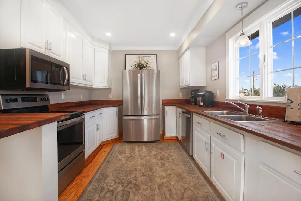 Hot Sand 4 Bedroom Home by RedAwning
