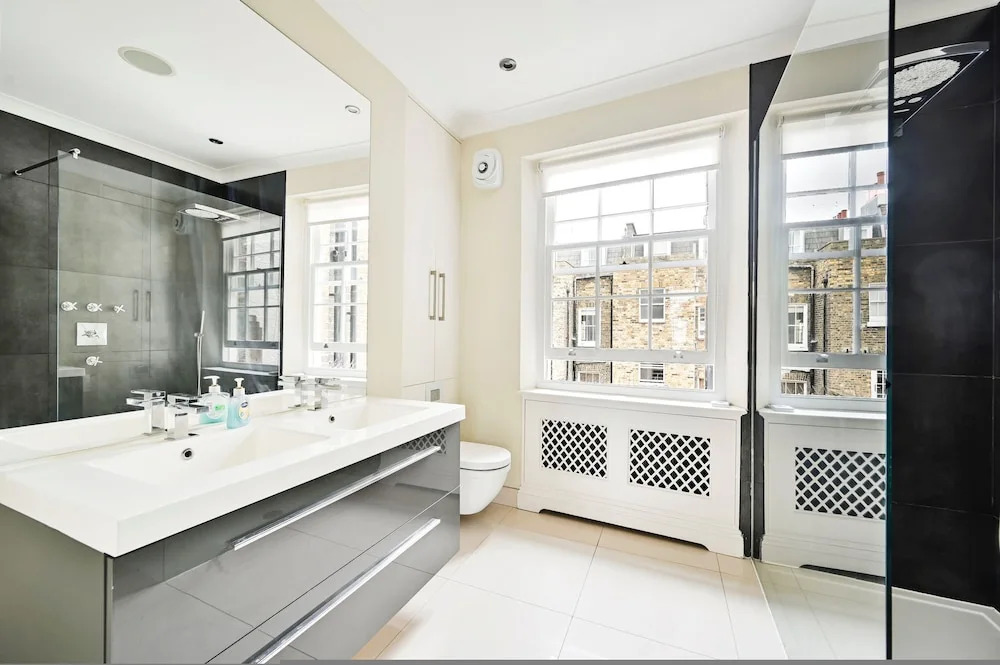 5 Beds House - 5 Mins to Victoria Station