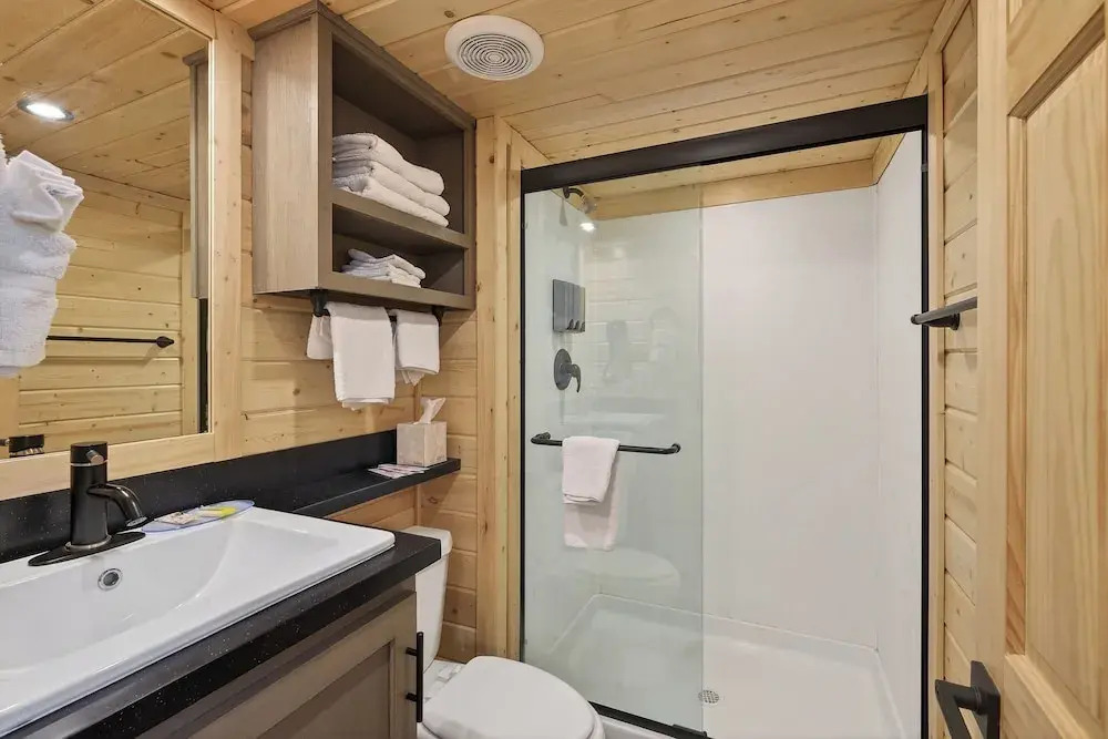 Cozy Tiny Home with Loft Sleeps 6