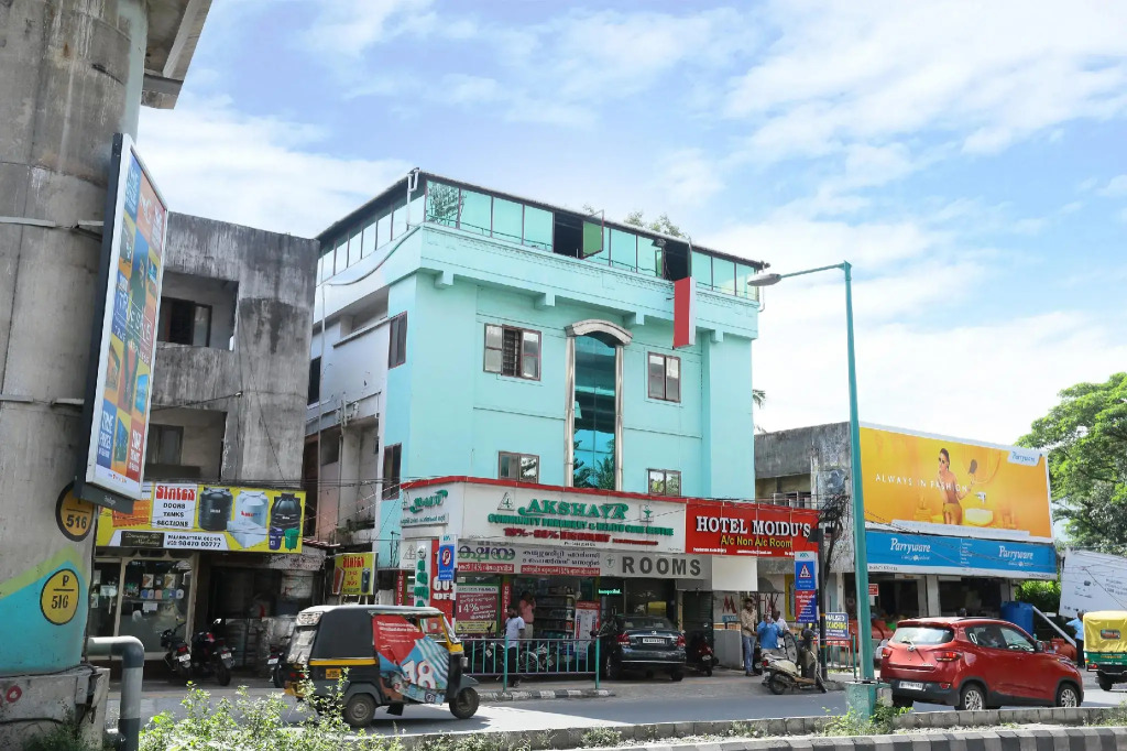 OYO 61184 Hotel Moidu's