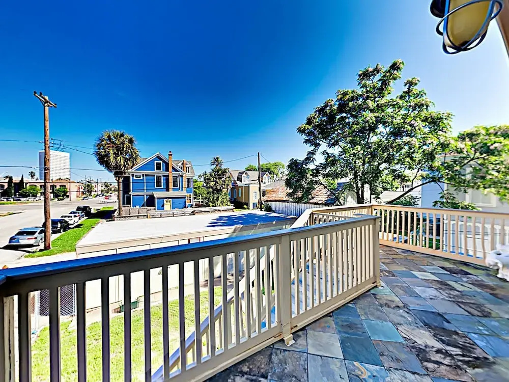 Renovated Historical - 2 Br Apts