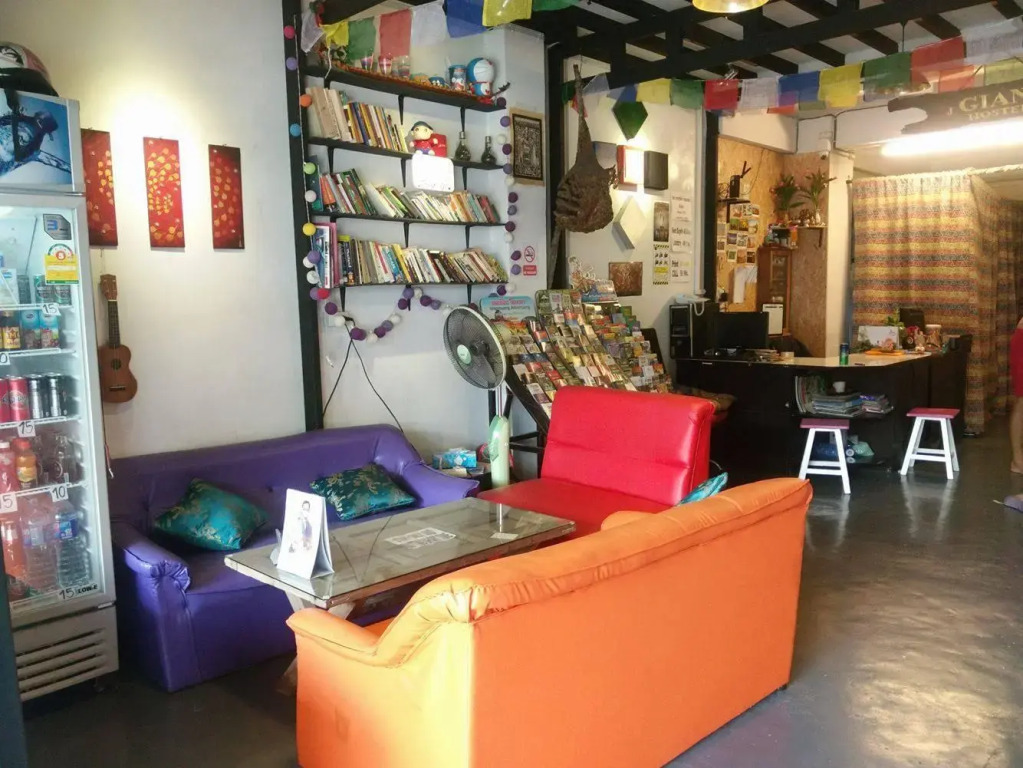 J Giant Hostel