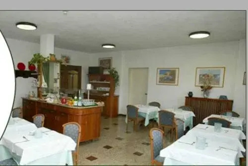 River Hotel