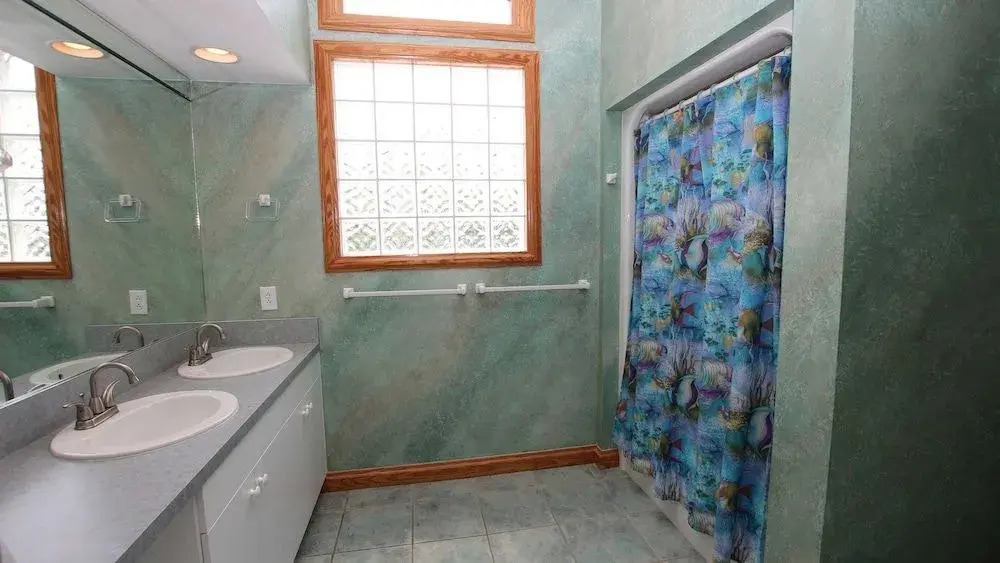 Catchin Waves - 4 Br Home