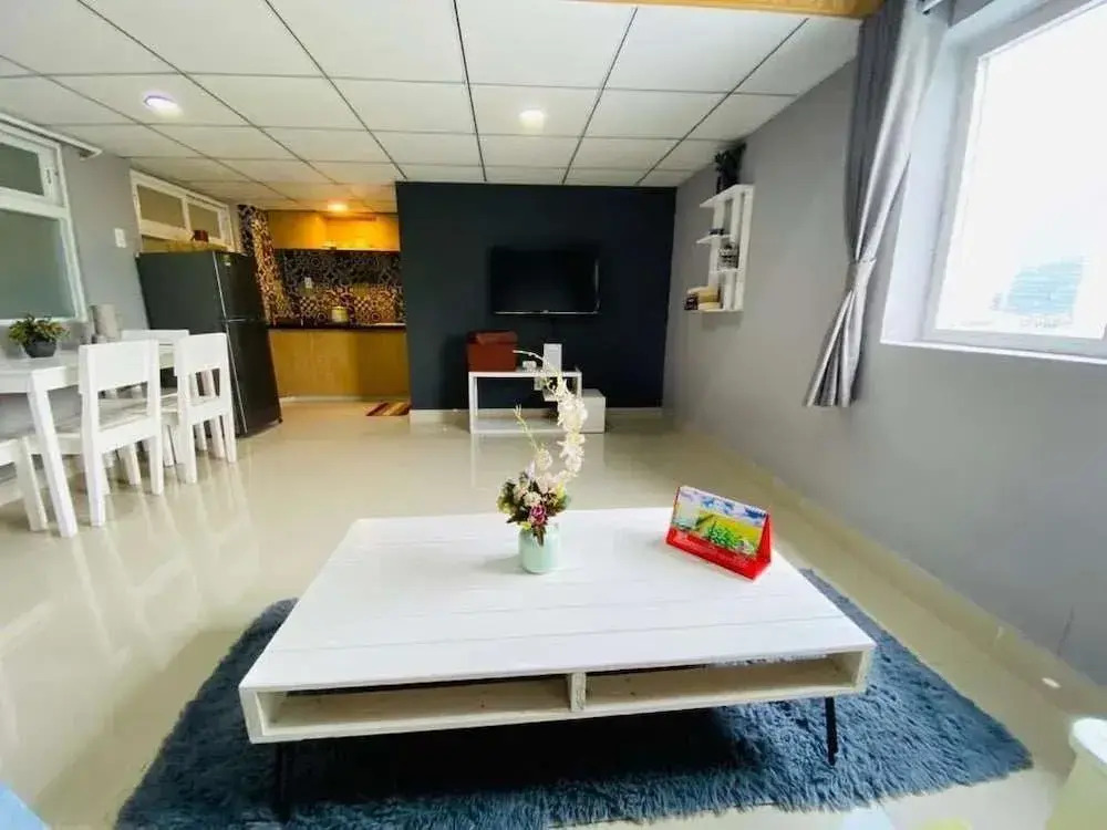 The Homee Cozy Modern Studio Apartment