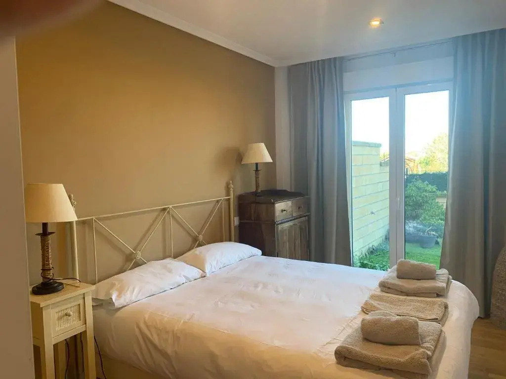 apartamento con jardín privado y barbacoa a 5 min playas santander