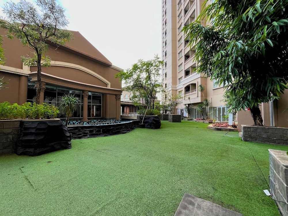 Marina Mediterania Ancol by Andrew