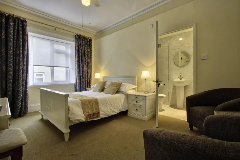 The Leconfield Hotel