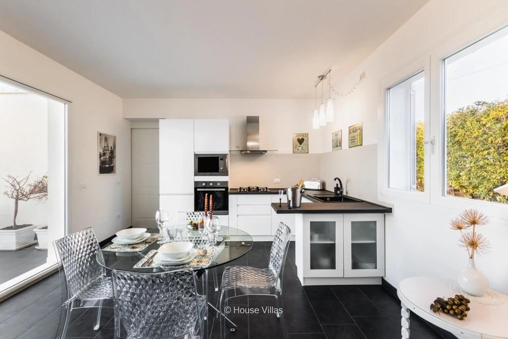Albantica In Avola With 3 Bedrooms And 3 Bathrooms