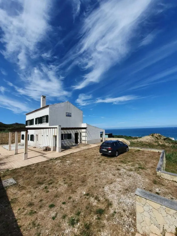 Lovely 4-bed Villa in Colares