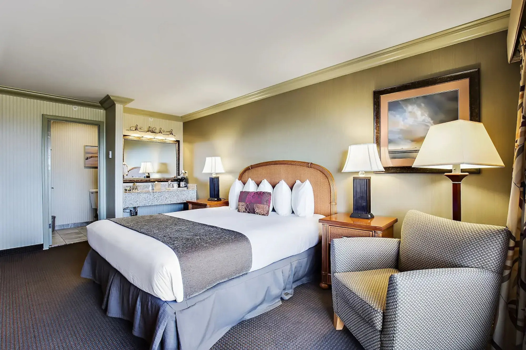 Surf and Sand Lodge