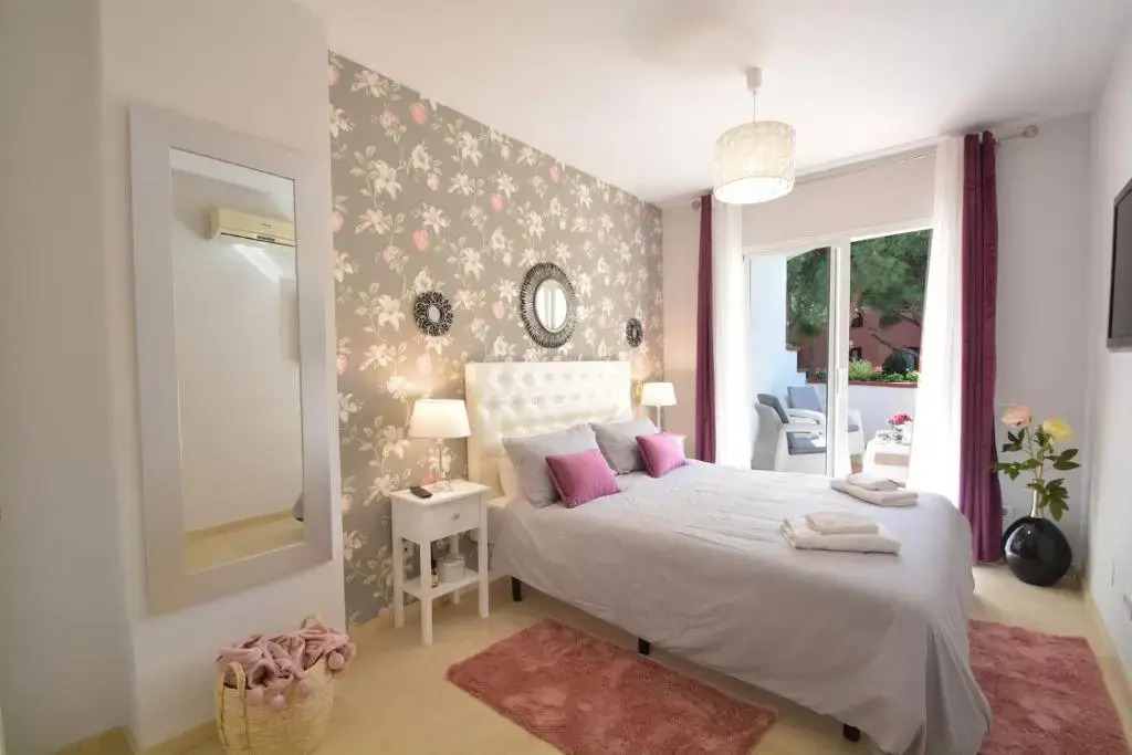 Luxury beach side apartment in Marbella Playa