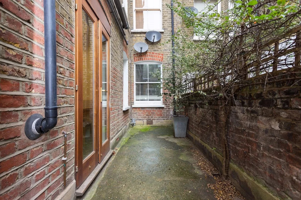 2 Bedroom Flat by Battersea Park