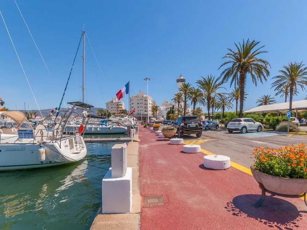 Ravishing Holiday Home near Beach in St. Pere Pescador