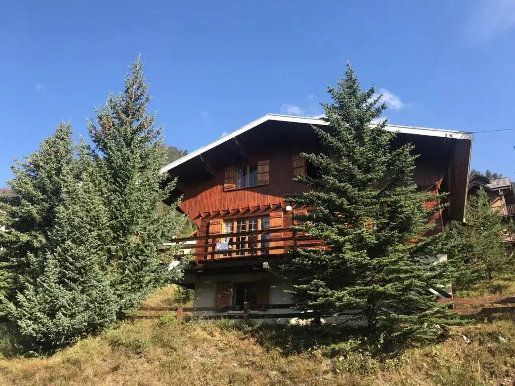 Chalet Années 70 Spacieux pour 10 Pers. - FR-1-445-139