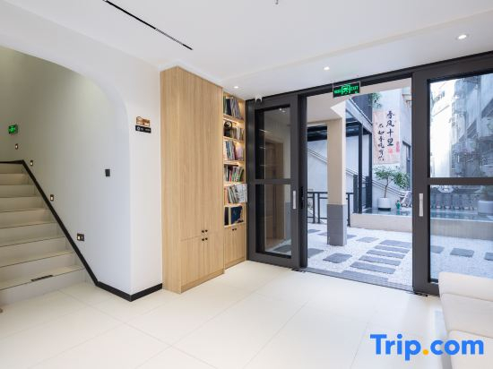 Jingsu Menglan Chunxiao Designer Courtyard Villa (Phoenix Ancient City Range Rover Station Store)