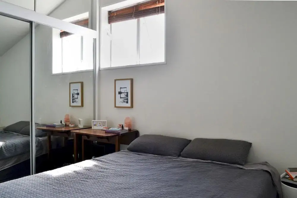 Stylish 2 Bedroom Loft Apartment With Parking