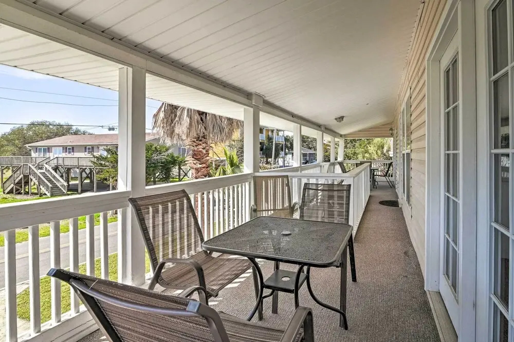 Murrells Inlet Upstairs Unit: 1 Block to Beach!
