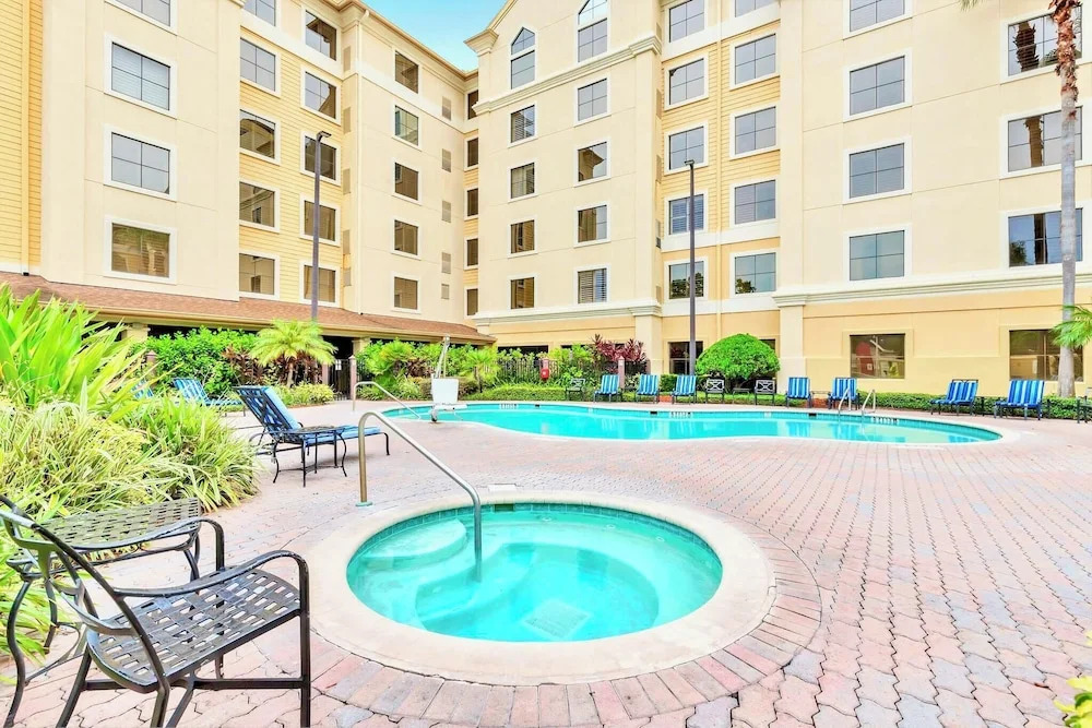 Hot Tub & Pool Condo Near to Universal