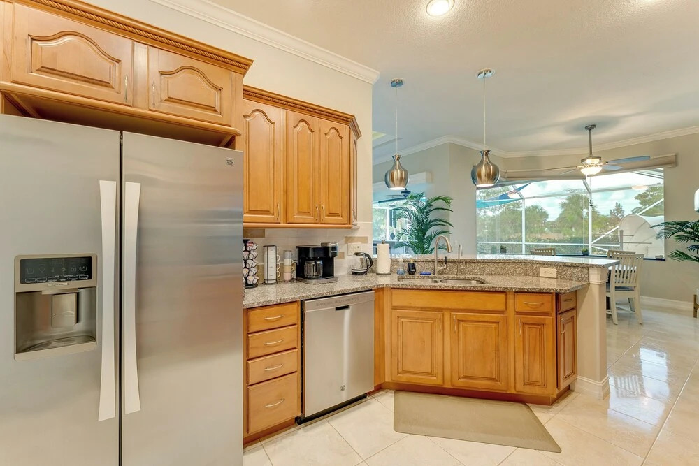 Grill-chill-splash: Your Port Charlotte Paradise!
