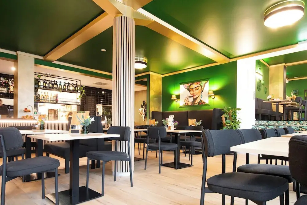 Frida Hotel & Café