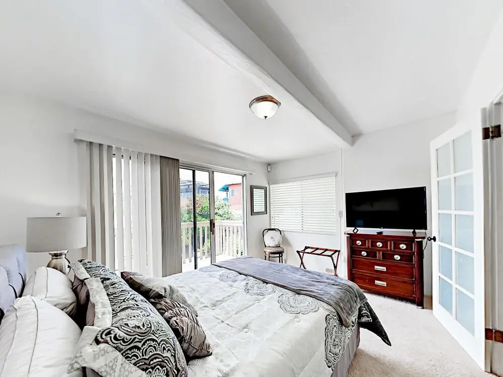 Little Italy Bungalow 3 Bedrooms 1.5 Bathroom Home