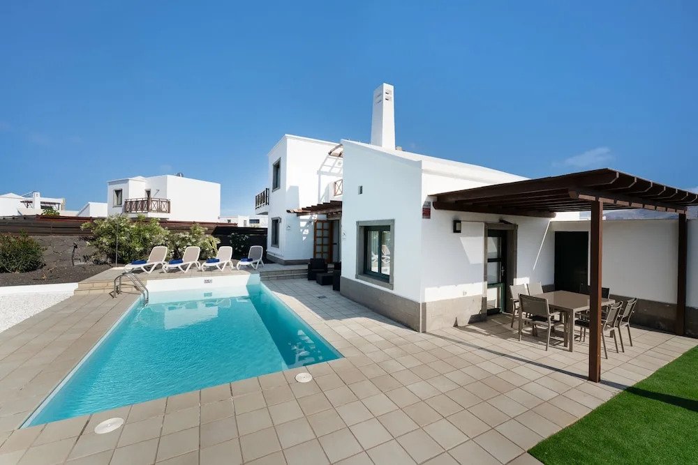 Camelot Holiday Homes by LIVVO