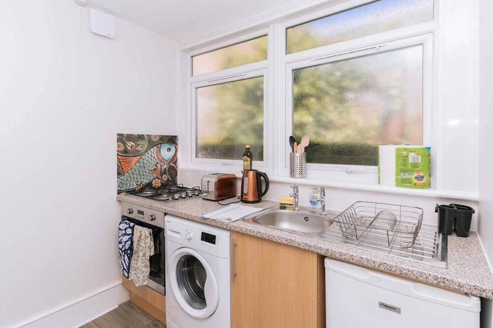 Cosy 2 Bedroom Home in Edinburgh in a Great Location