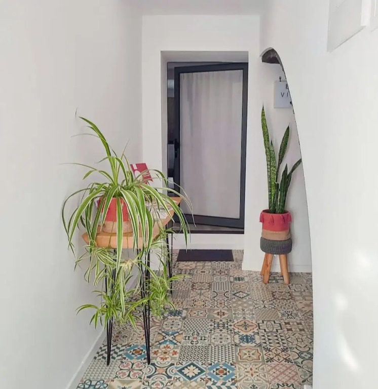 Modern 2BR Ground-floor Flat BBQ Patio Parking