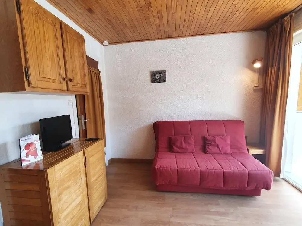 Alpine Apartment for 8 Guests