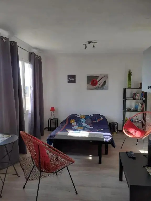 Toulon Est La Valette Studio 35m2 dominant parking proche mer